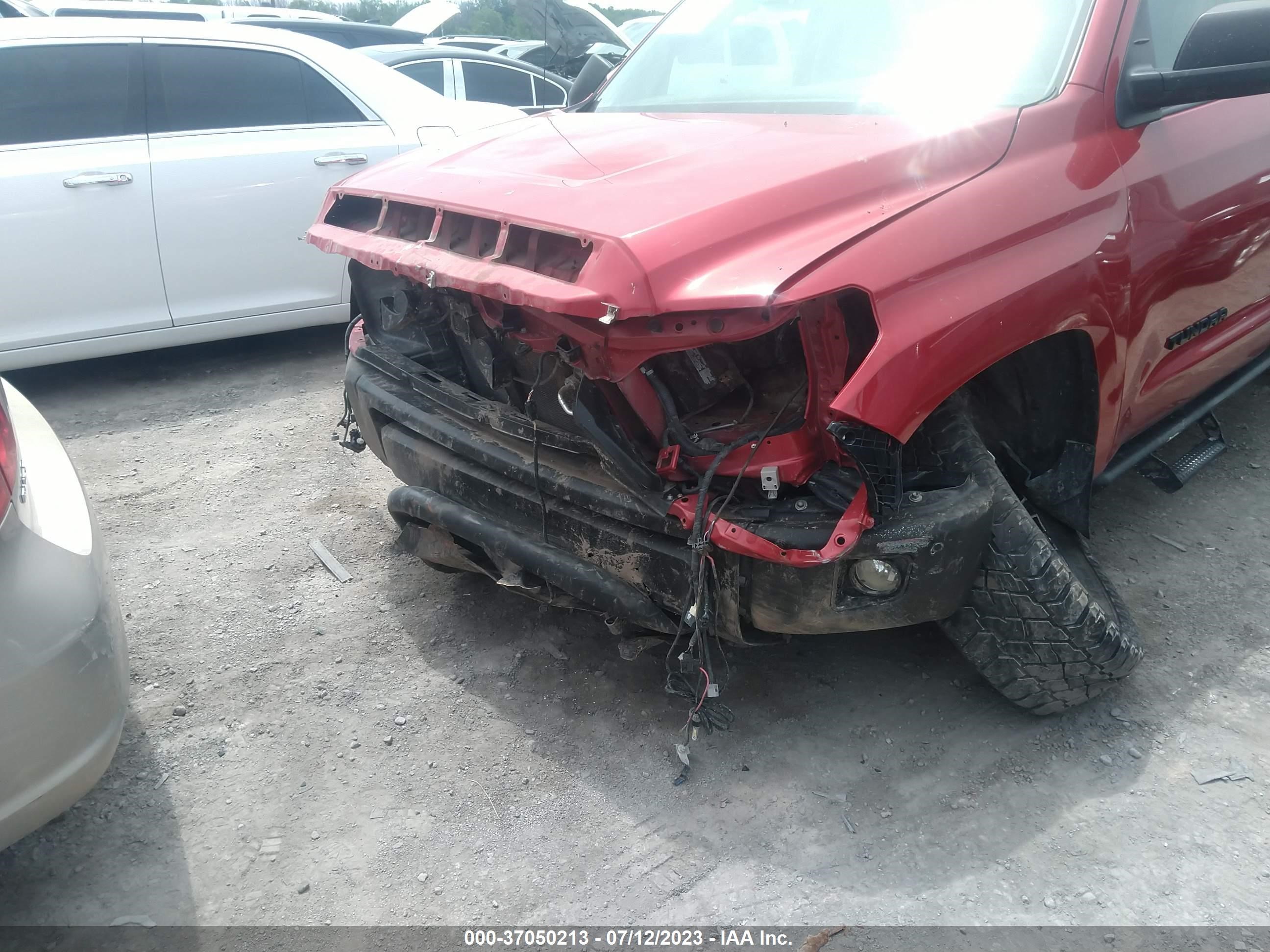 Photo 11 VIN: 5TFDW5F18KX848585 - TOYOTA TUNDRA 