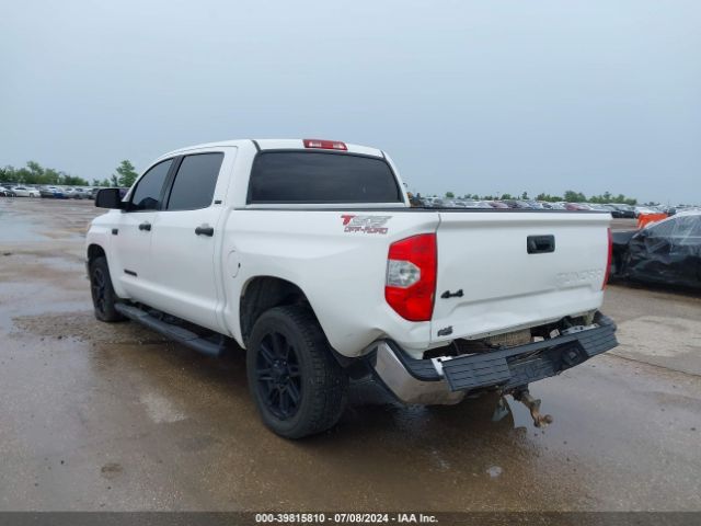 Photo 2 VIN: 5TFDW5F18KX850272 - TOYOTA TUNDRA 