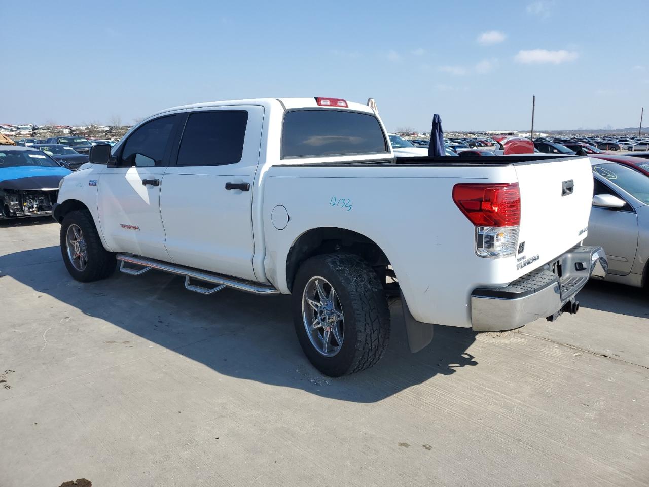 Photo 1 VIN: 5TFDW5F19BX186693 - TOYOTA TUNDRA 