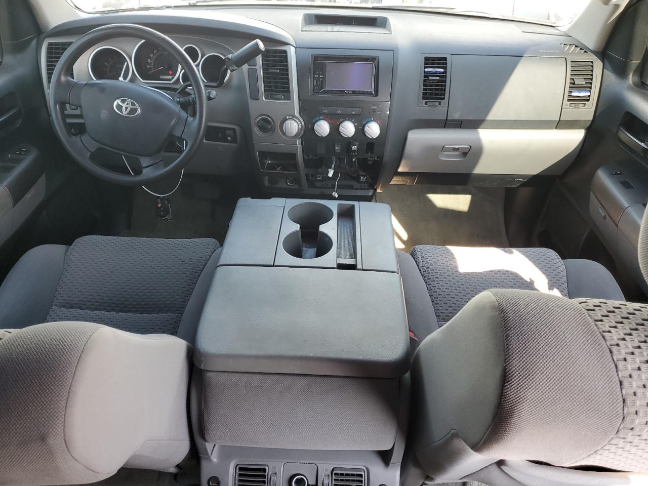 Photo 7 VIN: 5TFDW5F19BX186693 - TOYOTA TUNDRA 