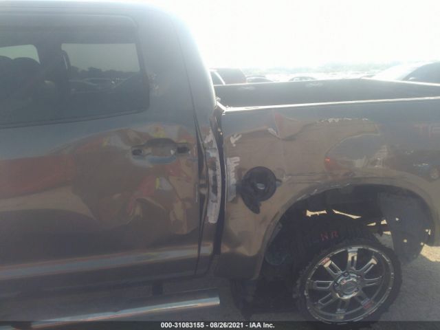 Photo 5 VIN: 5TFDW5F19DX310920 - TOYOTA TUNDRA 4WD TRUCK 