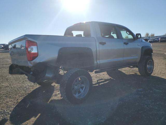 Photo 2 VIN: 5TFDW5F19JX689574 - TOYOTA TUNDRA CRE 