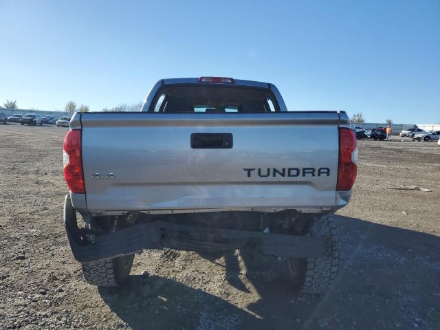 Photo 5 VIN: 5TFDW5F19JX689574 - TOYOTA TUNDRA CRE 