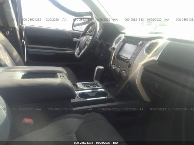 Photo 4 VIN: 5TFDW5F19JX718720 - TOYOTA TUNDRA 4WD 