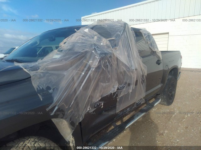 Photo 5 VIN: 5TFDW5F19JX718720 - TOYOTA TUNDRA 4WD 