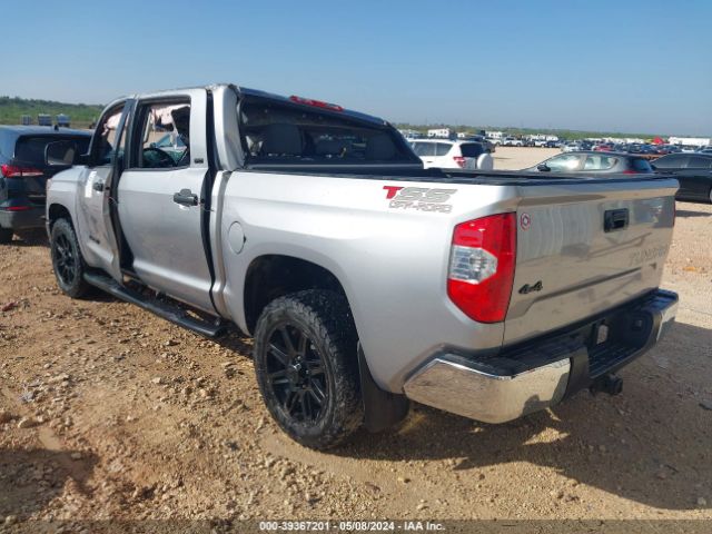 Photo 2 VIN: 5TFDW5F19JX771630 - TOYOTA TUNDRA 