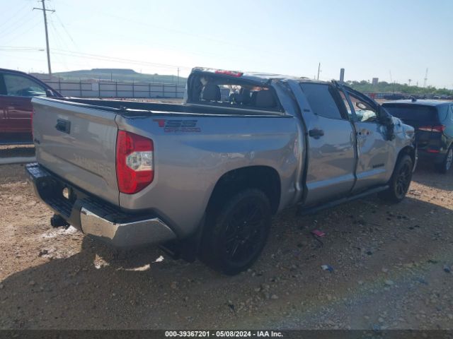 Photo 3 VIN: 5TFDW5F19JX771630 - TOYOTA TUNDRA 