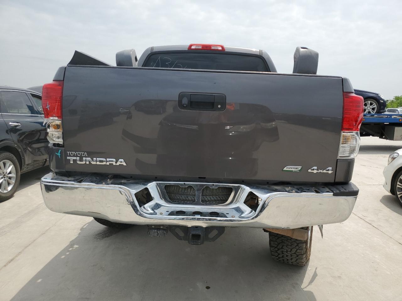 Photo 5 VIN: 5TFDW5F1XCX216673 - TOYOTA TUNDRA 