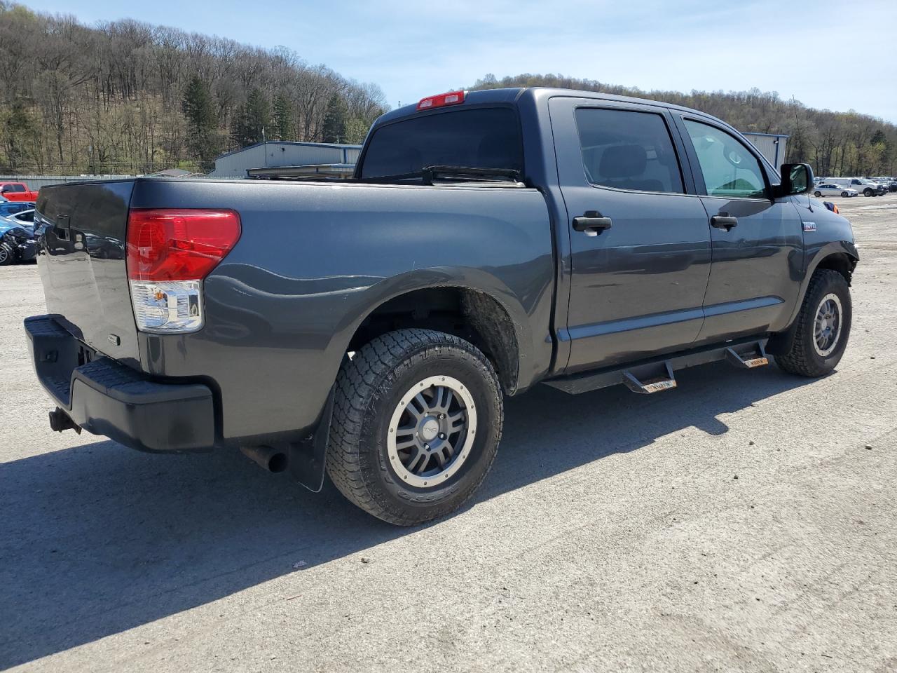 Photo 2 VIN: 5TFDW5F1XDX283047 - TOYOTA TUNDRA 