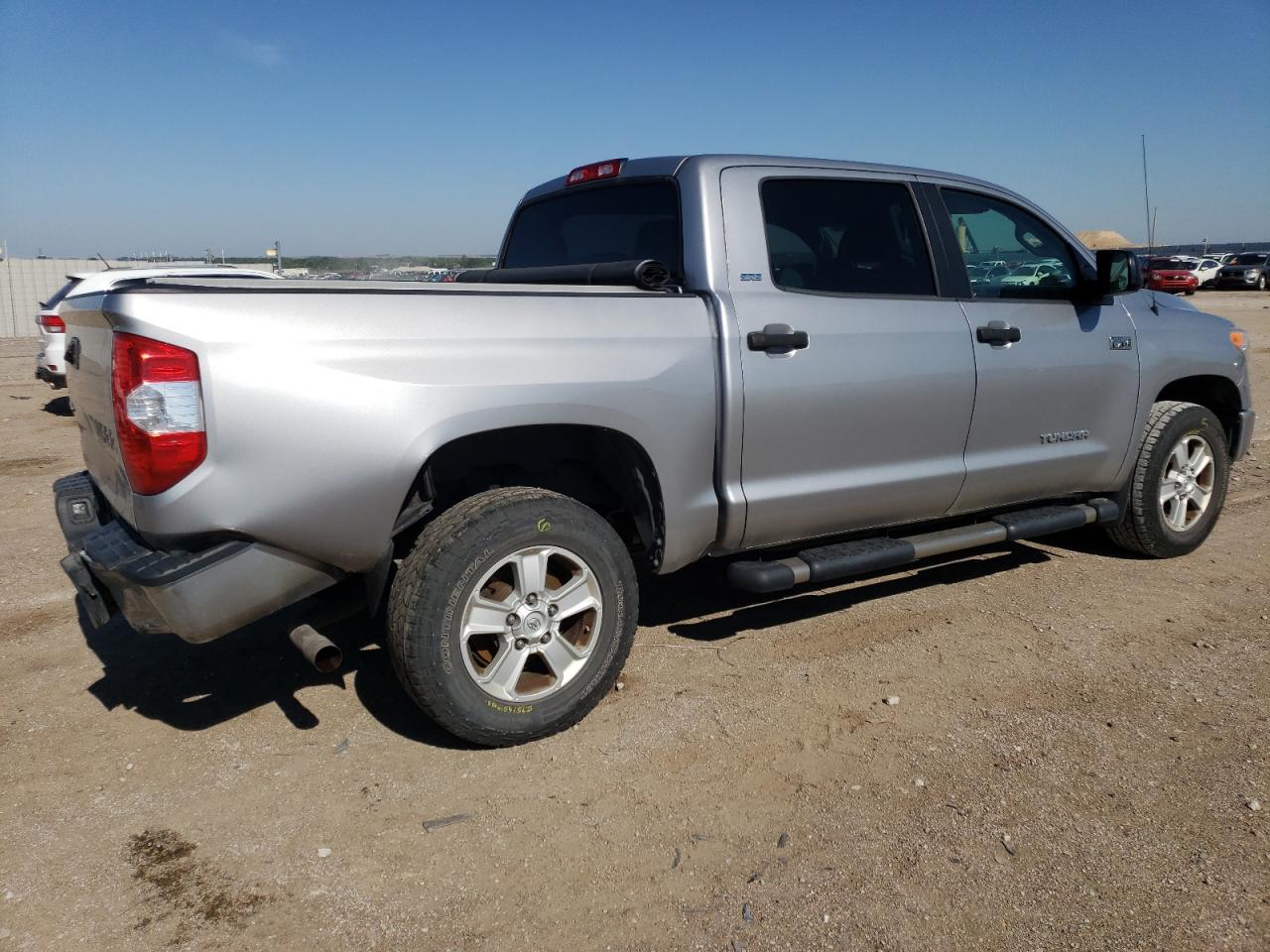 Photo 2 VIN: 5TFDW5F1XFX439770 - TOYOTA TUNDRA 