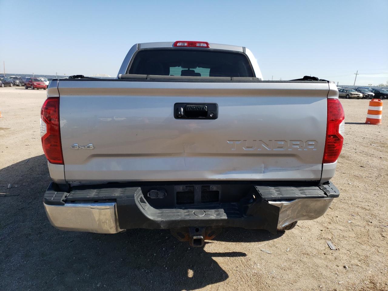 Photo 5 VIN: 5TFDW5F1XFX439770 - TOYOTA TUNDRA 