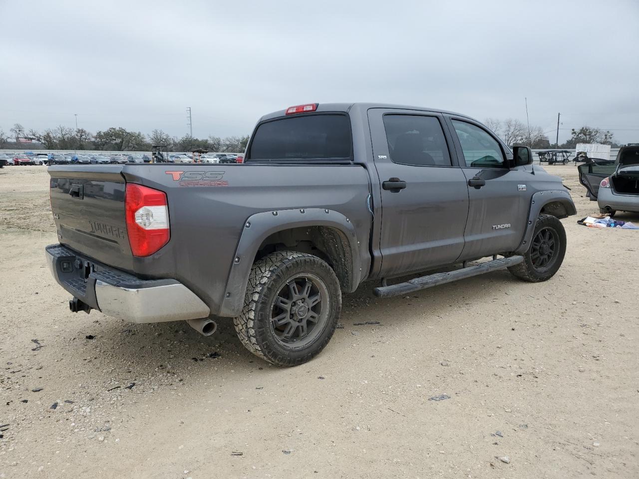 Photo 2 VIN: 5TFDW5F1XGX510211 - TOYOTA TUNDRA 