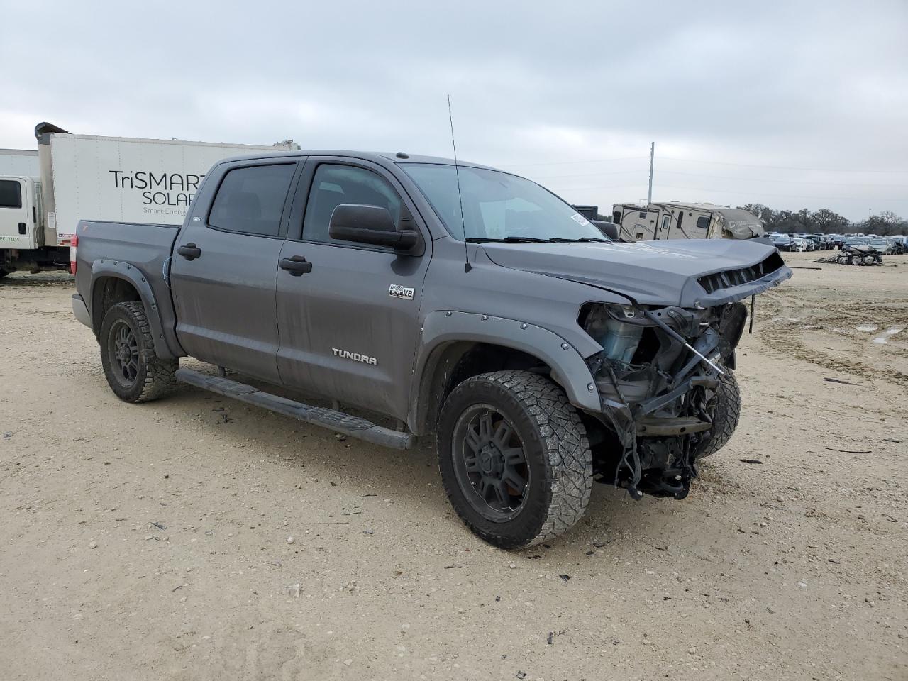 Photo 3 VIN: 5TFDW5F1XGX510211 - TOYOTA TUNDRA 