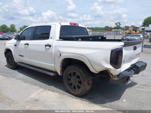 Photo 2 VIN: 5TFDW5F1XGX559781 - TOYOTA TUNDRA 