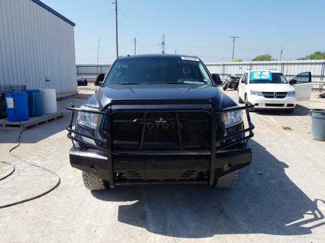 Photo 8 VIN: 5TFDW5F1XHX611282 - TOYOTA TUNDRA CRE 