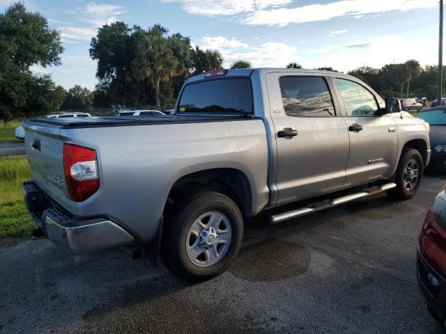 Photo 2 VIN: 5TFDW5F1XHX659526 - TOYOTA TUNDRA CRE 