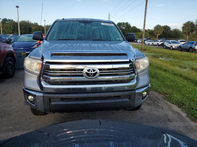 Photo 4 VIN: 5TFDW5F1XHX659526 - TOYOTA TUNDRA CRE 