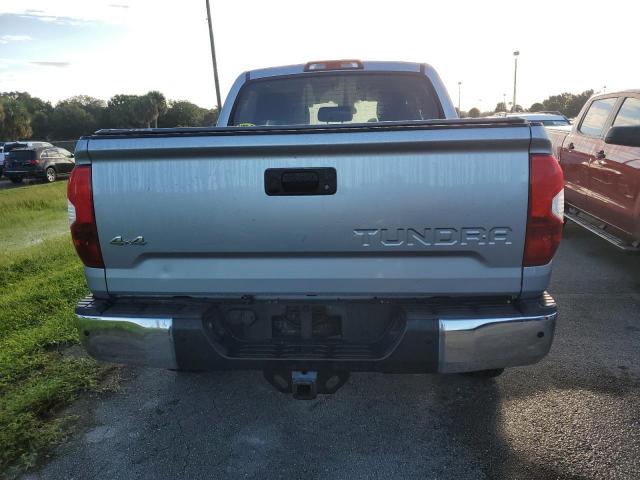 Photo 5 VIN: 5TFDW5F1XHX659526 - TOYOTA TUNDRA CRE 