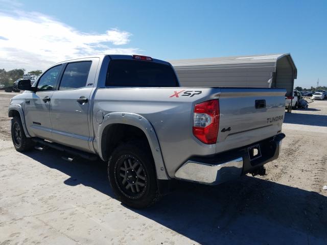 Photo 2 VIN: 5TFDW5F1XJX699935 - TOYOTA TUNDRA CRE 