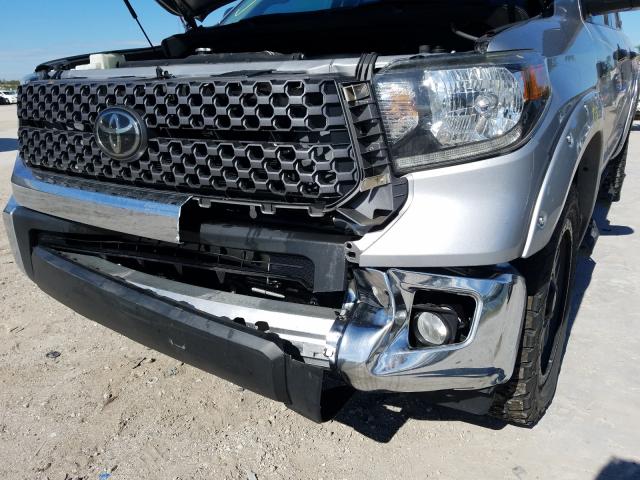 Photo 8 VIN: 5TFDW5F1XJX699935 - TOYOTA TUNDRA CRE 