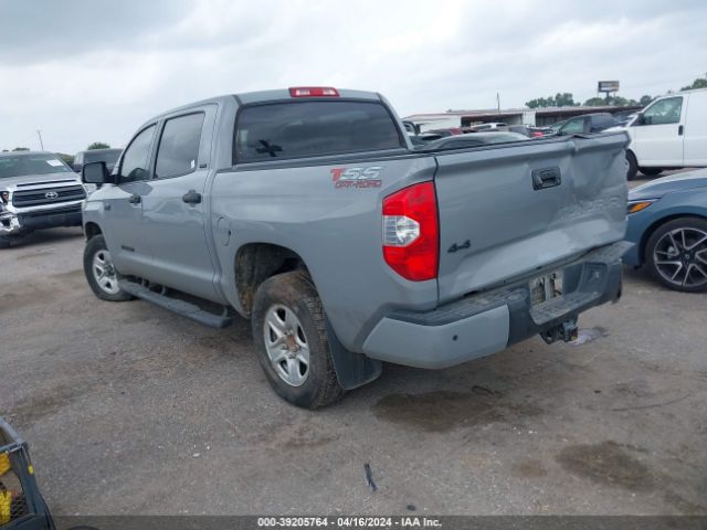 Photo 2 VIN: 5TFDW5F1XKX866375 - TOYOTA TUNDRA 