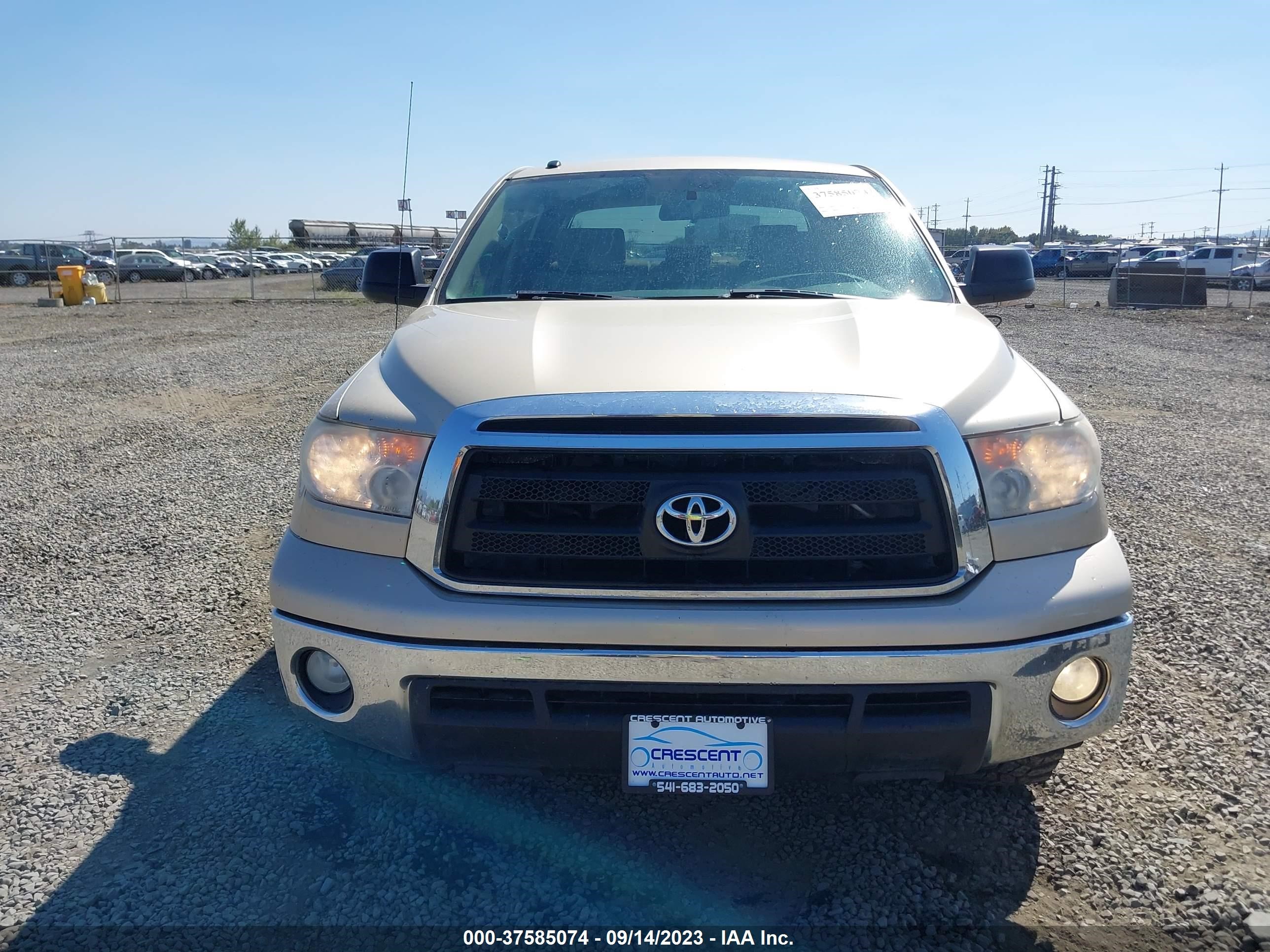 Photo 11 VIN: 5TFDY5F10AX142669 - TOYOTA TUNDRA 