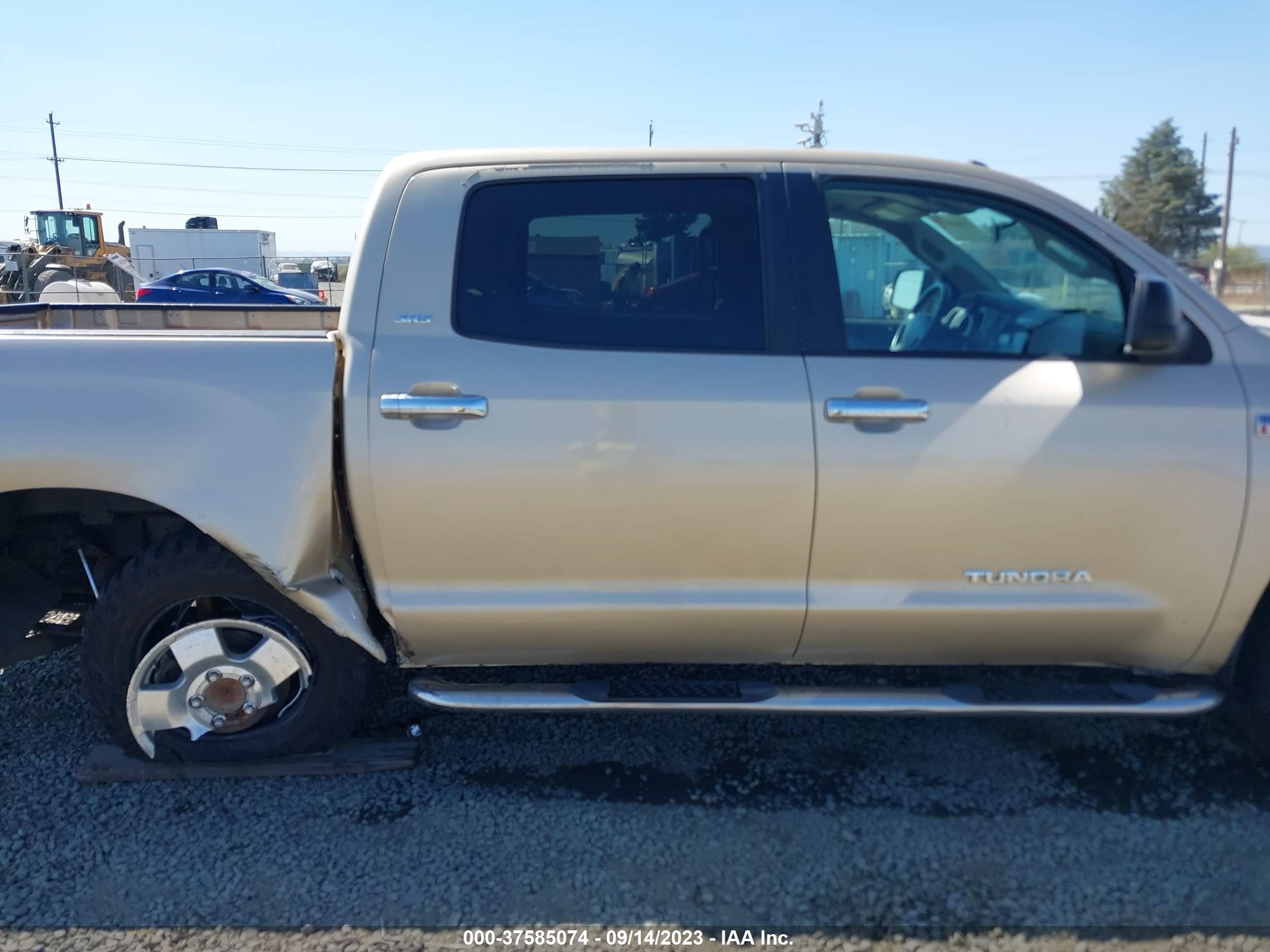 Photo 12 VIN: 5TFDY5F10AX142669 - TOYOTA TUNDRA 