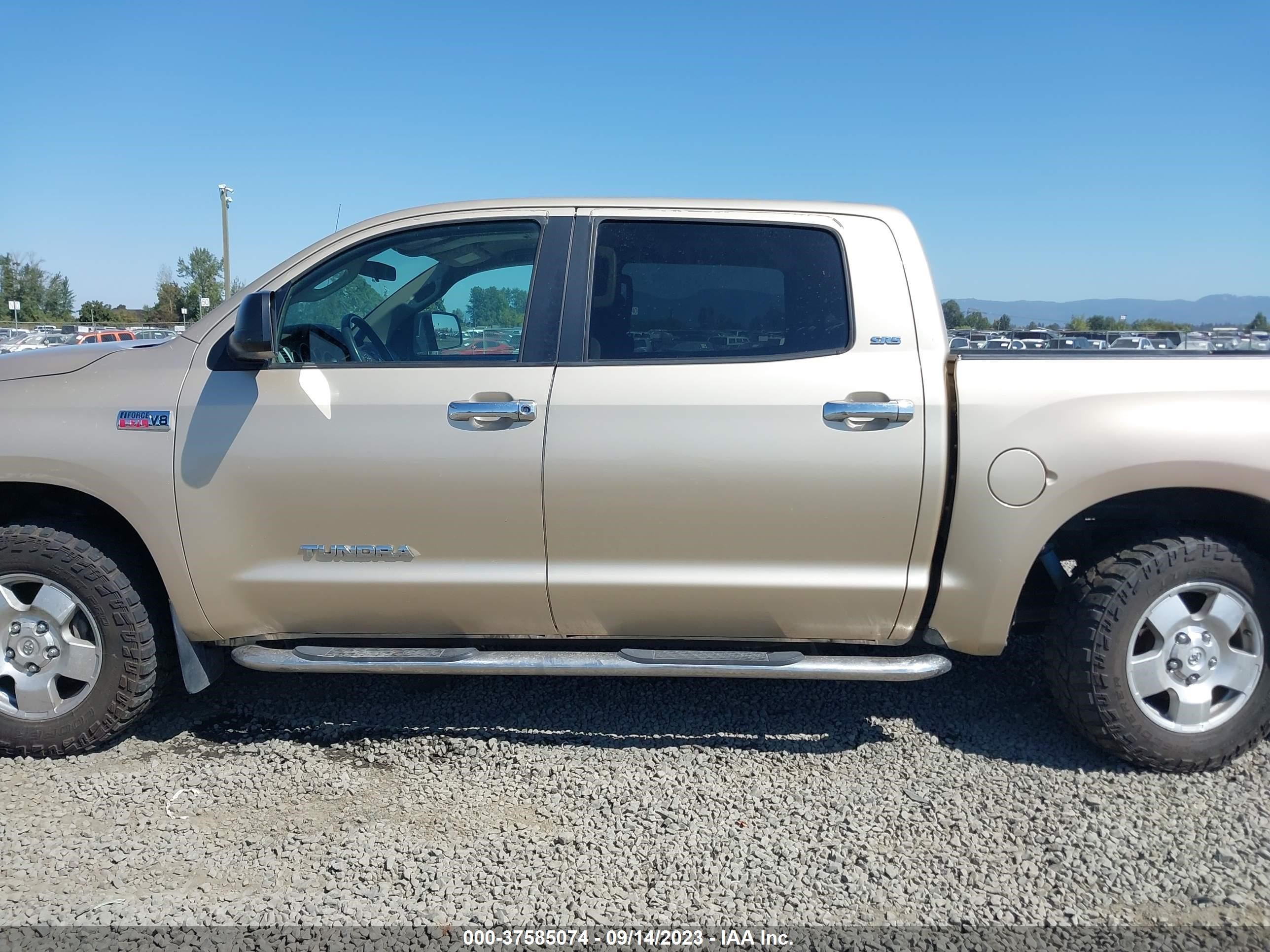 Photo 13 VIN: 5TFDY5F10AX142669 - TOYOTA TUNDRA 