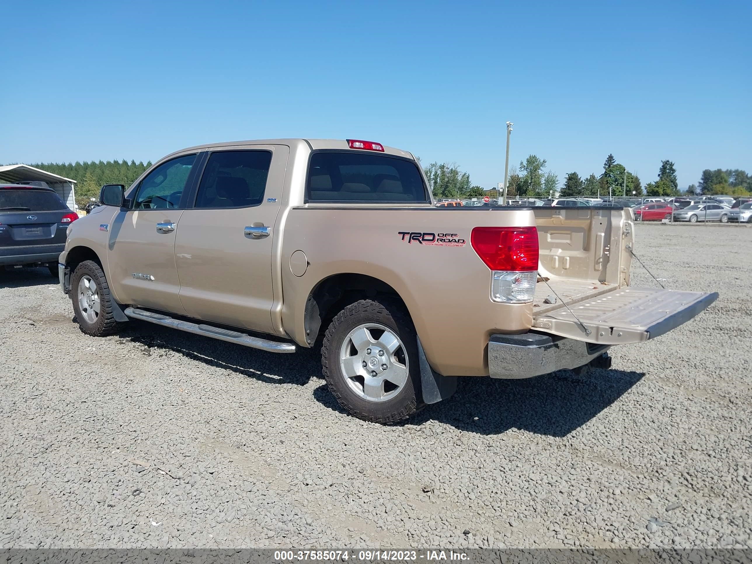 Photo 2 VIN: 5TFDY5F10AX142669 - TOYOTA TUNDRA 