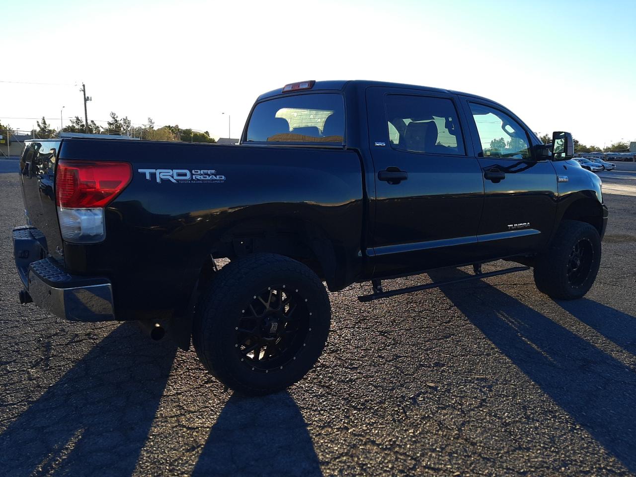 Photo 2 VIN: 5TFDY5F10AX150190 - TOYOTA TUNDRA 