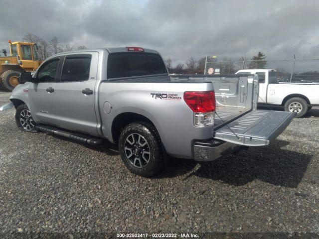 Photo 2 VIN: 5TFDY5F10BX187547 - TOYOTA TUNDRA 4WD TRUCK 