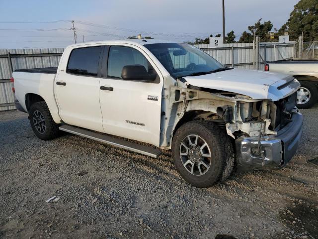 Photo 3 VIN: 5TFDY5F10EX331487 - TOYOTA TUNDRA CRE 