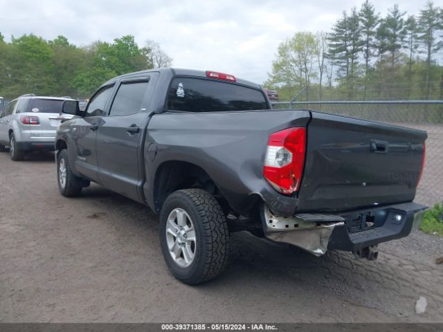 Photo 2 VIN: 5TFDY5F10JX681115 - TOYOTA TUNDRA 