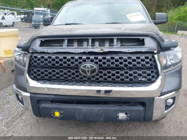 Photo 5 VIN: 5TFDY5F10JX681115 - TOYOTA TUNDRA 