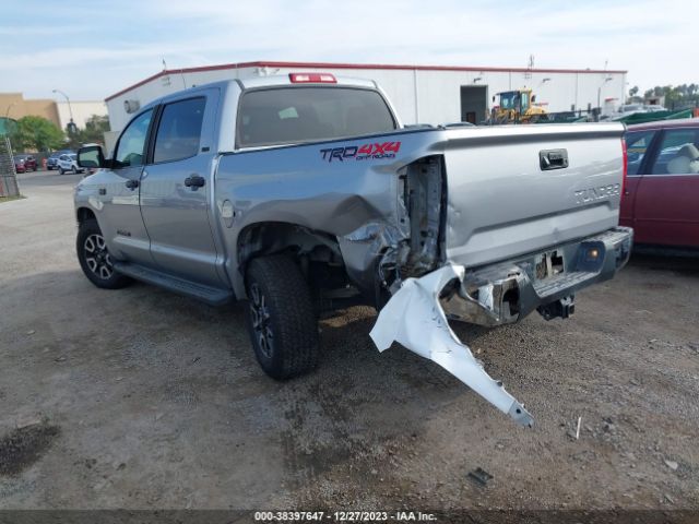 Photo 2 VIN: 5TFDY5F10KX835663 - TOYOTA TUNDRA 