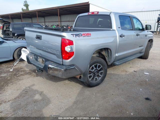 Photo 3 VIN: 5TFDY5F10KX835663 - TOYOTA TUNDRA 