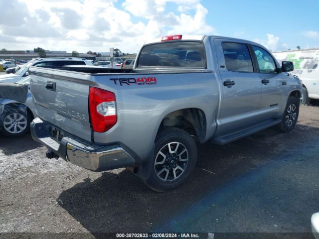 Photo 3 VIN: 5TFDY5F10KX835663 - TOYOTA TUNDRA 