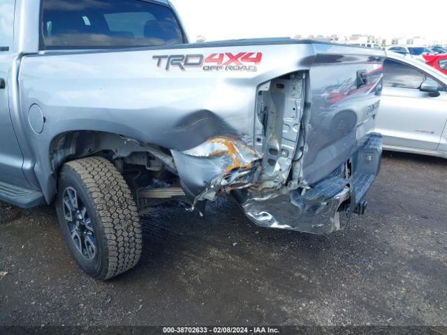 Photo 5 VIN: 5TFDY5F10KX835663 - TOYOTA TUNDRA 