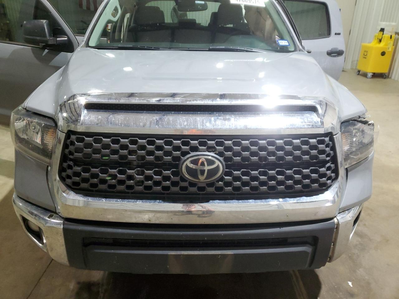 Photo 10 VIN: 5TFDY5F10MX958558 - TOYOTA TUNDRA 