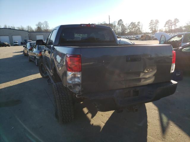 Photo 2 VIN: 5TFDY5F11CX216443 - TOYOTA TUNDRA CRE 