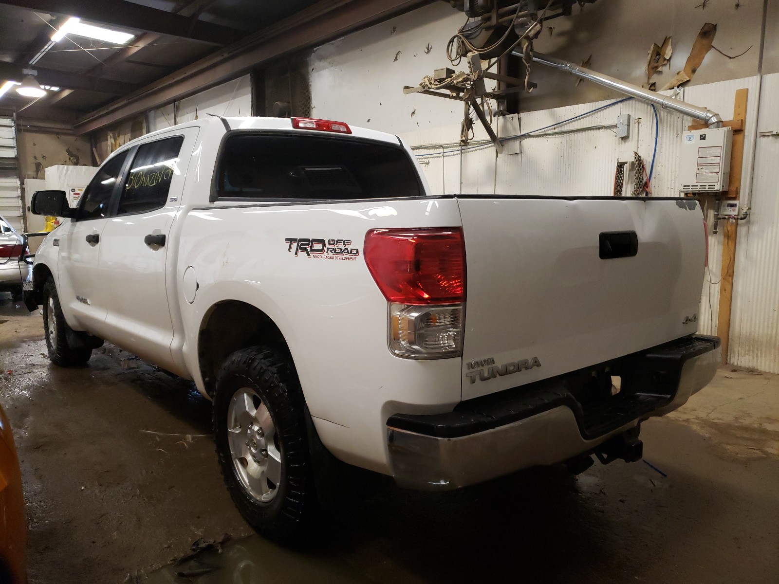 Photo 2 VIN: 5TFDY5F11CX251144 - TOYOTA TUNDRA CRE 