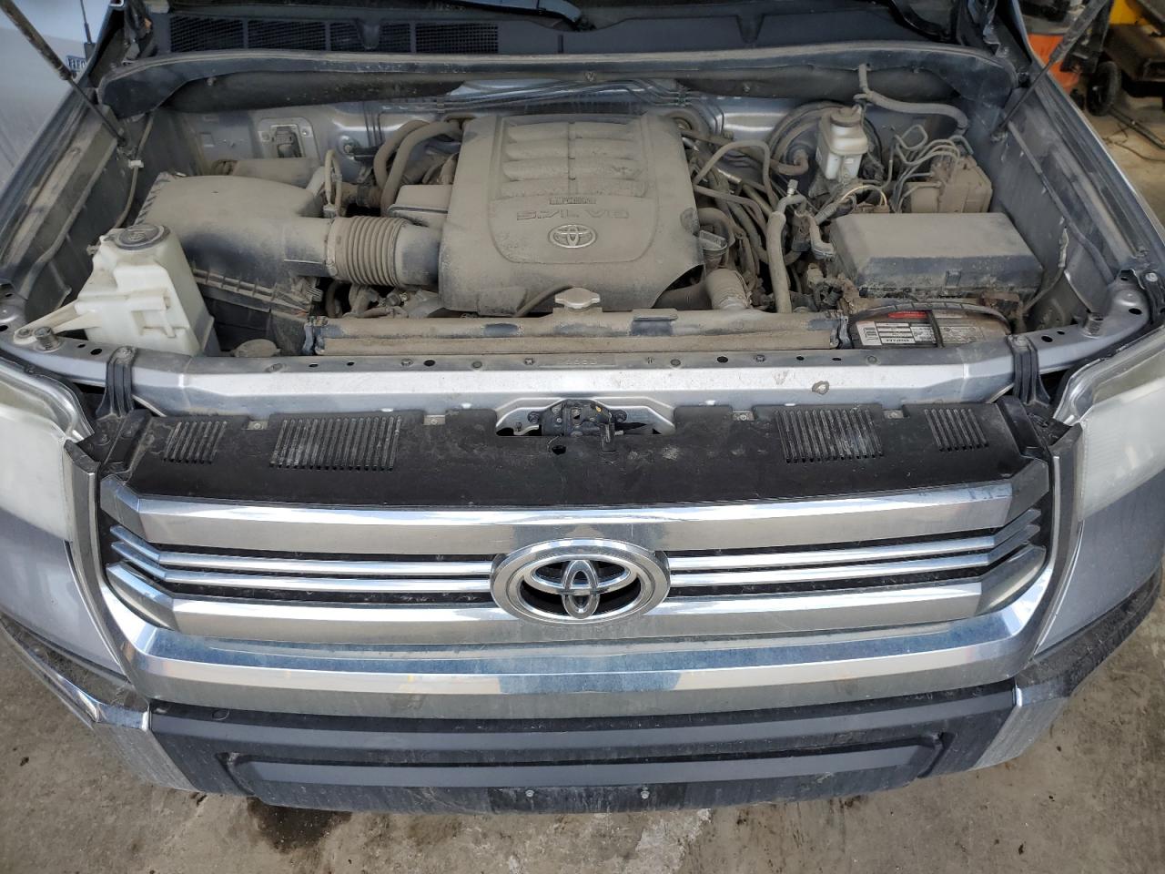 Photo 10 VIN: 5TFDY5F11GX550705 - TOYOTA TUNDRA 