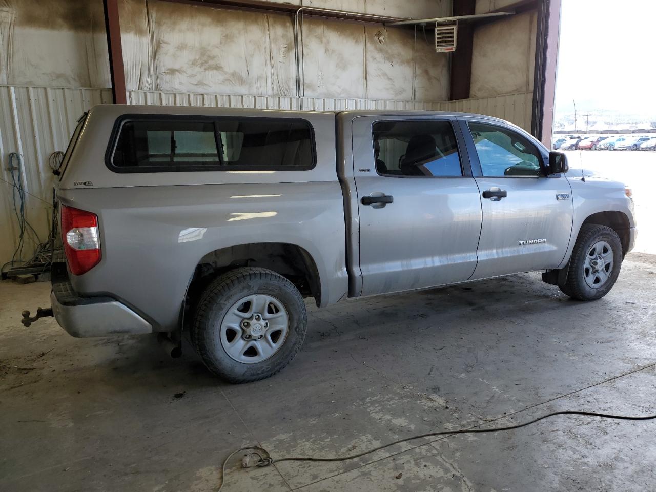 Photo 2 VIN: 5TFDY5F11GX550705 - TOYOTA TUNDRA 