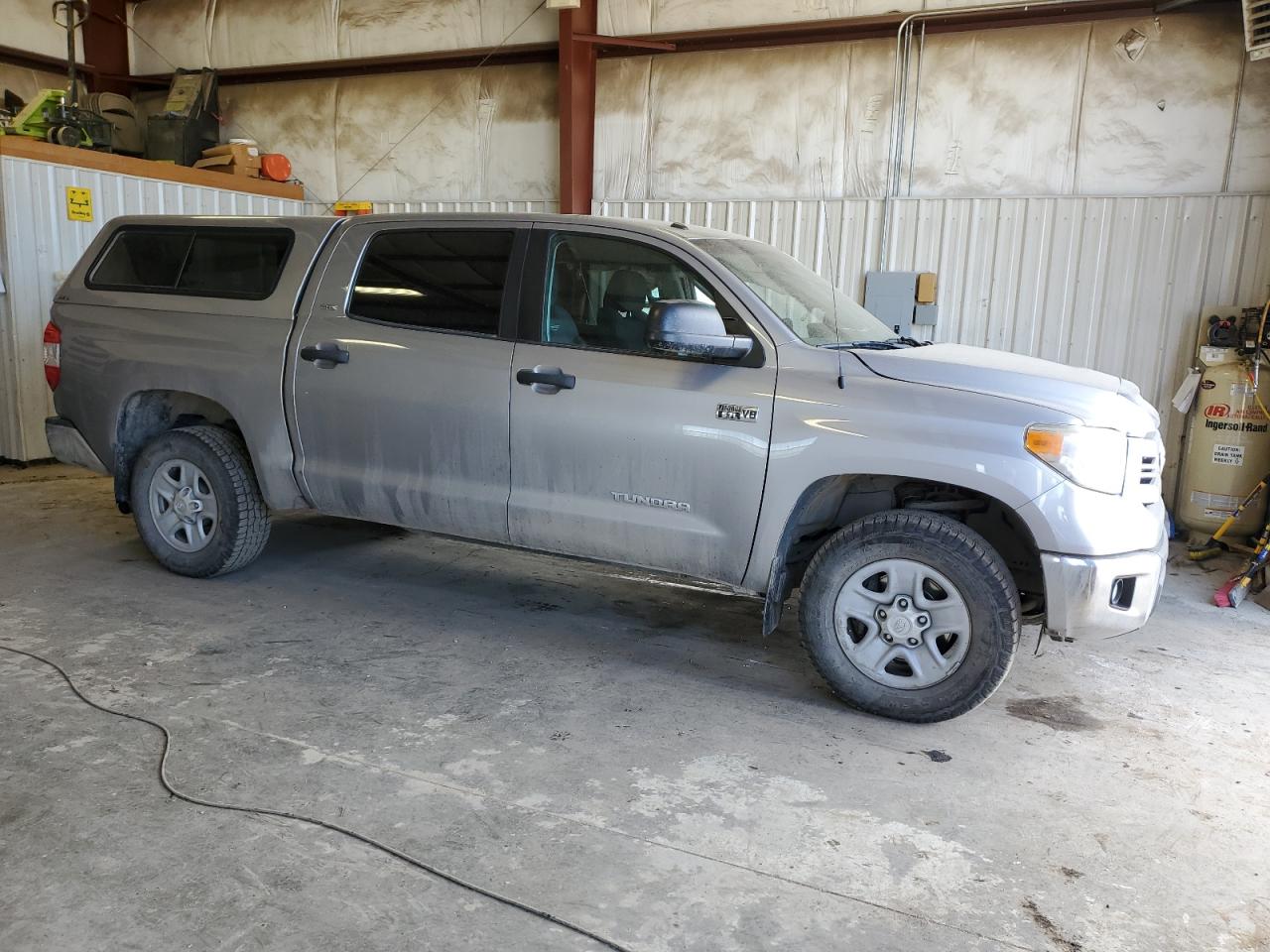 Photo 3 VIN: 5TFDY5F11GX550705 - TOYOTA TUNDRA 