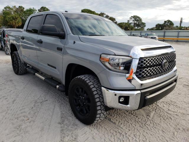 Photo 3 VIN: 5TFDY5F11JX693936 - TOYOTA TUNDRA CRE 