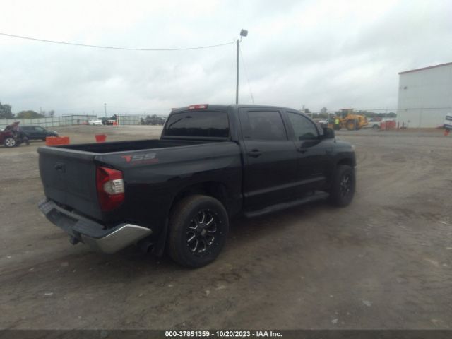 Photo 3 VIN: 5TFDY5F11JX700951 - TOYOTA TUNDRA 4WD 