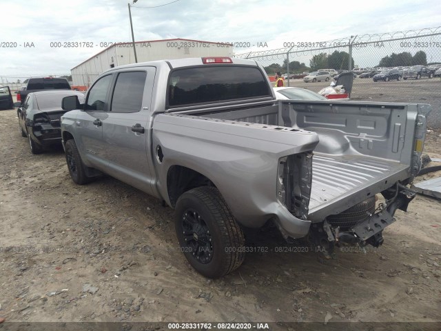 Photo 2 VIN: 5TFDY5F11JX740060 - TOYOTA TUNDRA 4WD 