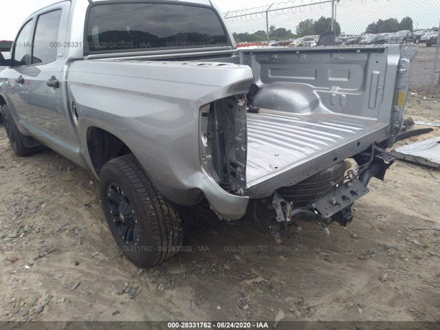 Photo 5 VIN: 5TFDY5F11JX740060 - TOYOTA TUNDRA 4WD 