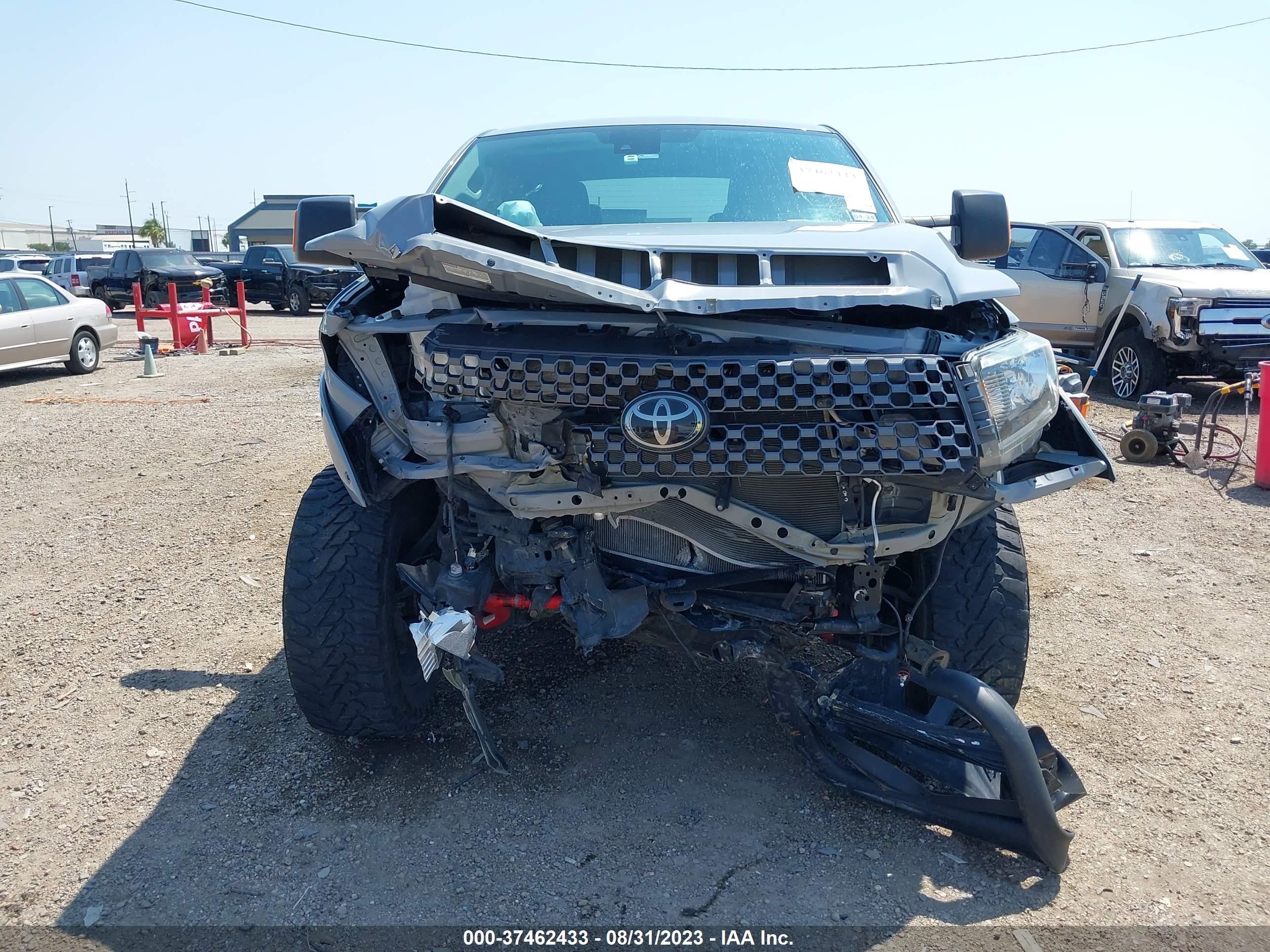 Photo 12 VIN: 5TFDY5F11LX873534 - TOYOTA TUNDRA 