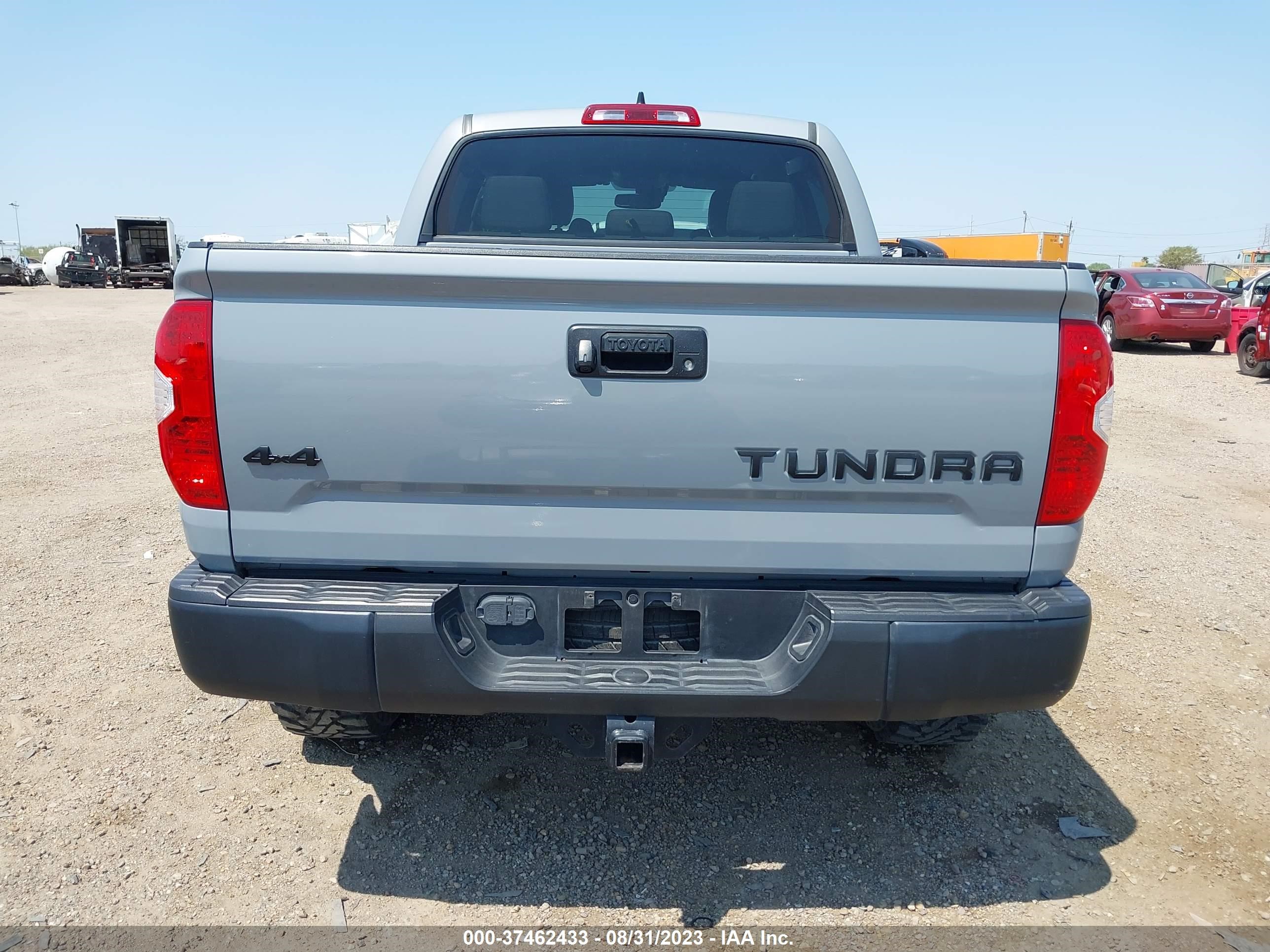 Photo 16 VIN: 5TFDY5F11LX873534 - TOYOTA TUNDRA 